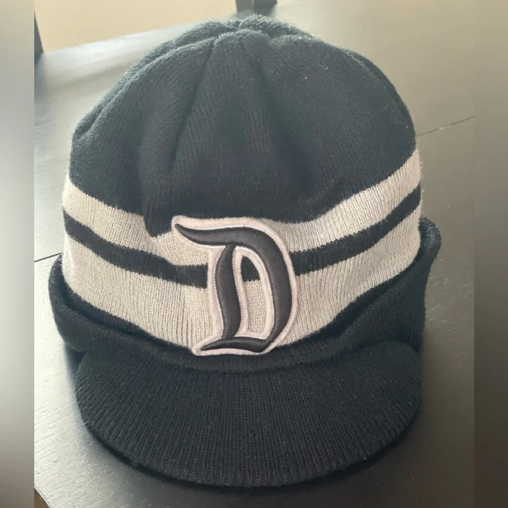 Disney Fleece Beanie Hat β Unisex Vintage βDβ Beanie - Picture 11 of 13
